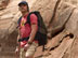 James Franco como Aron Ralston en la historia real del excursionista que recurre a medidas extremas para liberar su brazo después de que es aplastado por una roca en Utah.